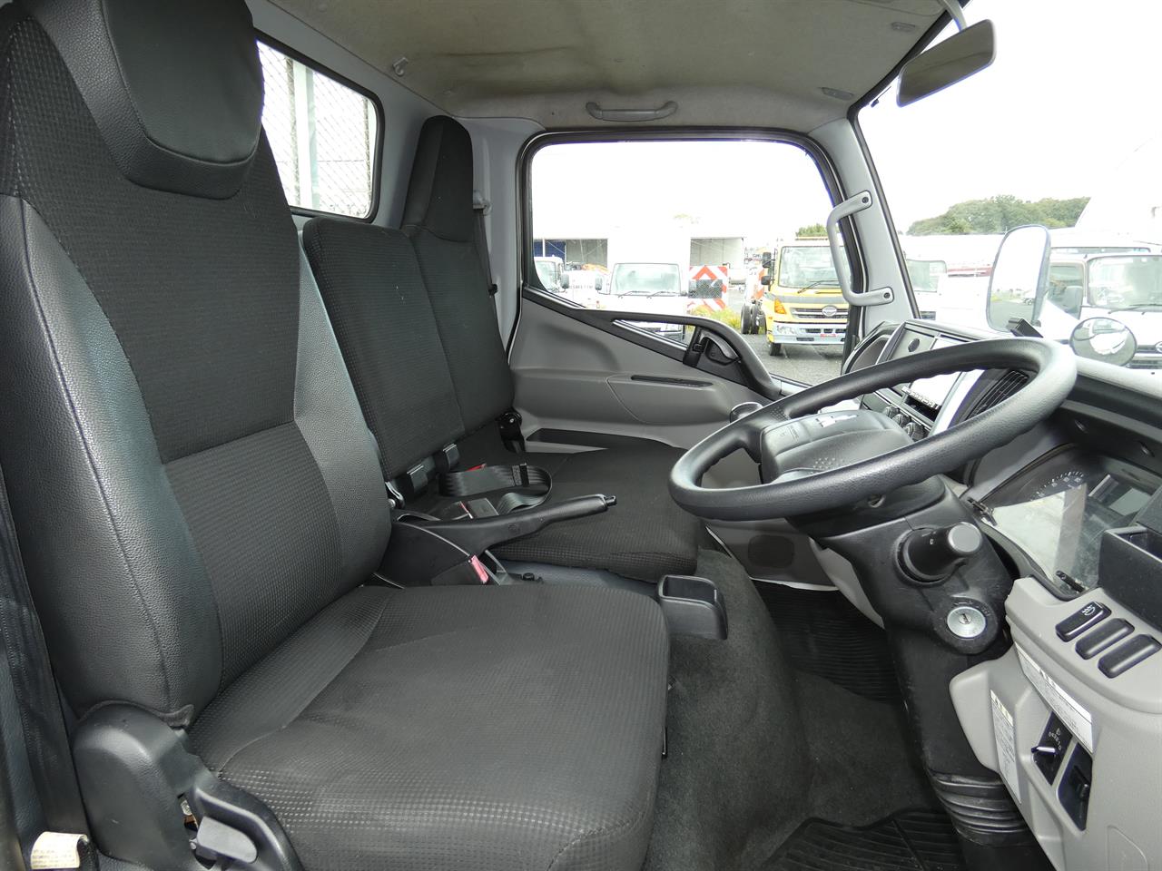 2017 Mitsubishi Canter