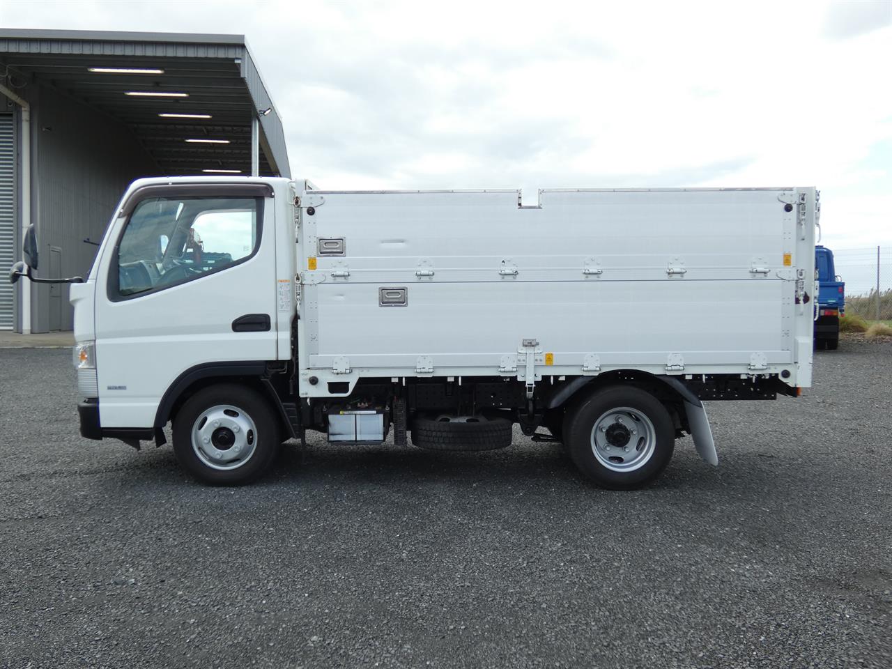 2017 Mitsubishi Canter