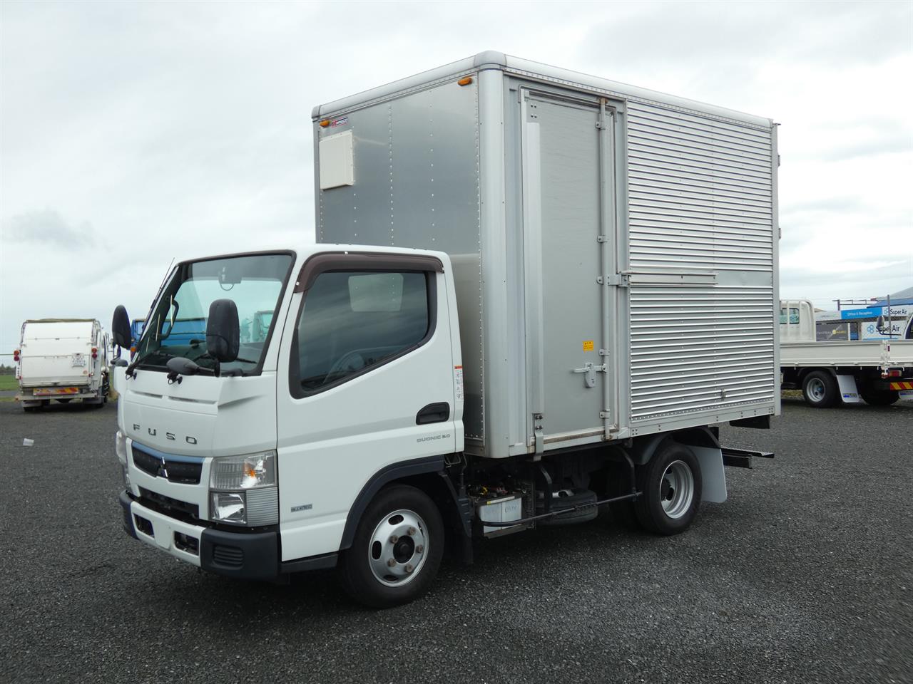 2016 Mitsubishi Canter