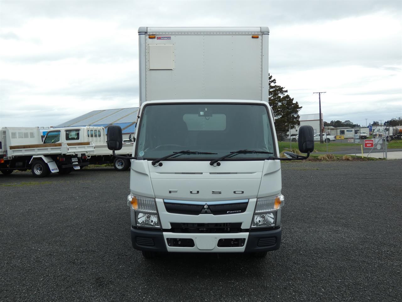 2016 Mitsubishi Canter