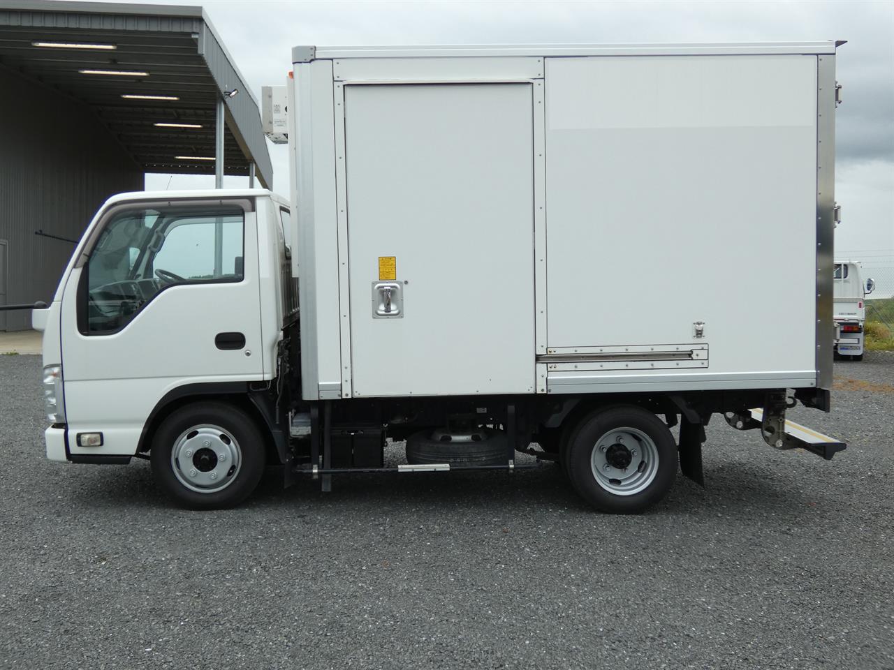 2016 ISUZU ELF