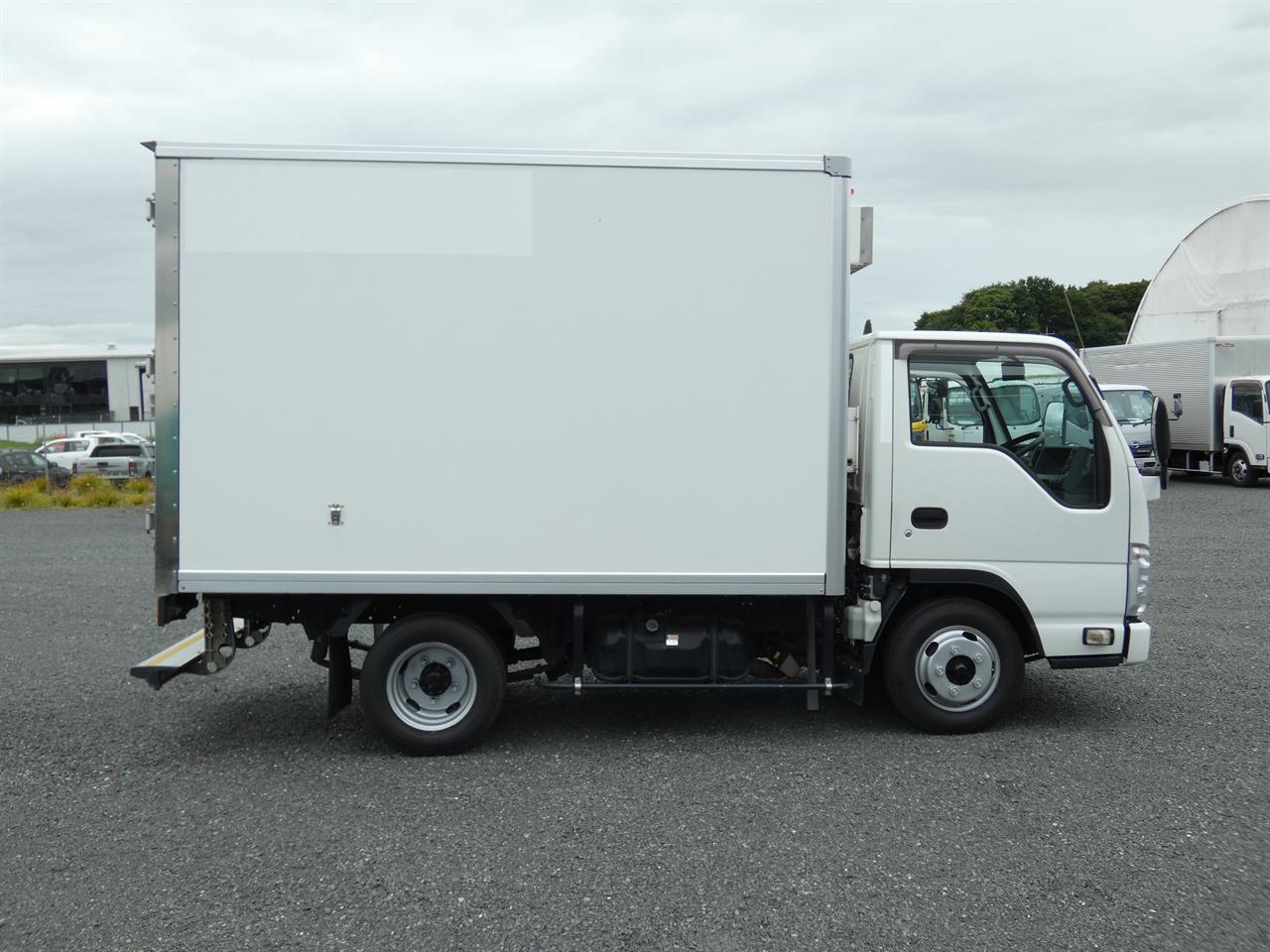 2016 ISUZU ELF