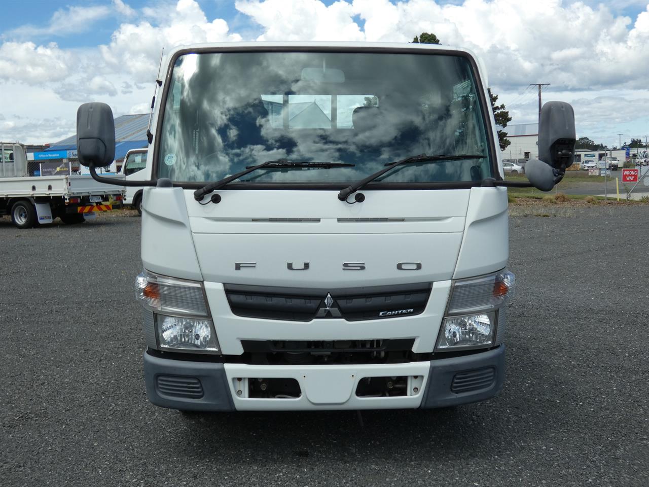 2014 Mitsubishi Canter