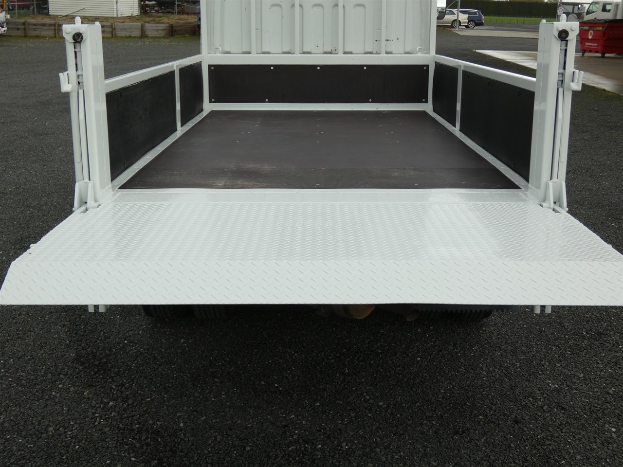 2017 Mitsubishi Canter