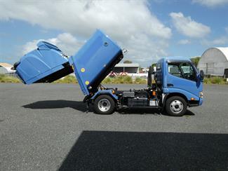 2016 Hino Dutro - Thumbnail